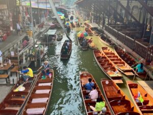 Damnoen Saduak Floating Market